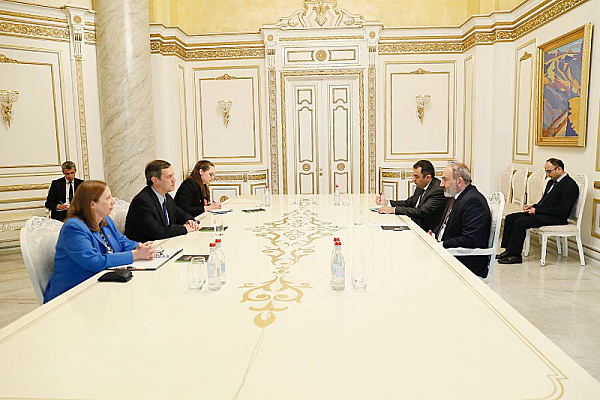 Ֆրանսիացի Ռոքֆոյից հետո Երևան է ժամանել ամերիկացի Շոֆերը