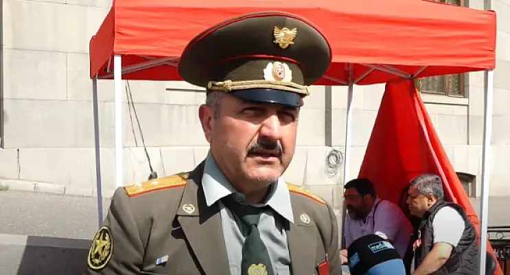 Отец погибшего лейтенанта требует ареста Пашиняна и грозит самосожжением