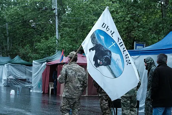 Второй день протестов в Ереване: Полицейские применяли силу, улицы открыты