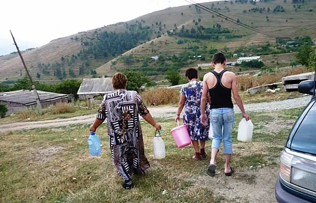 «Ջուրը քիչ է, էդքանն ենք կարում տանք»․ մի շարք համայնքներում օրերով ջուր չկա