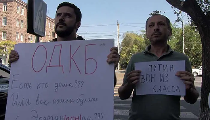 «Путин, вон из класса». Участников протестной акции перед посольством РФ в Ереване задержали