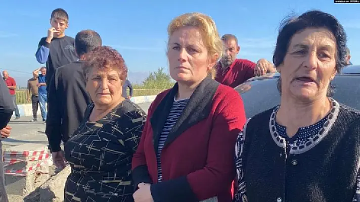 Родные пропавшего без вести солдата блокировали дорогу в армянское село. Министр готов принять делегатов