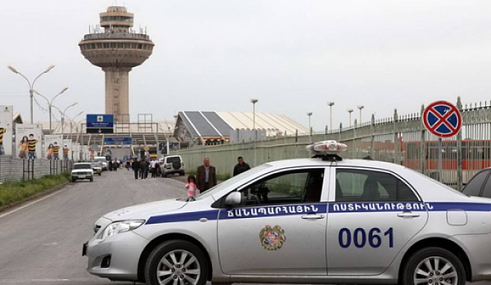 В ереванском аэропорту задержали подозреваемого по делу об антивоенных надписях в Москве