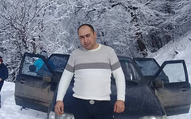 Газета пишет о долгах военнослужащего, 