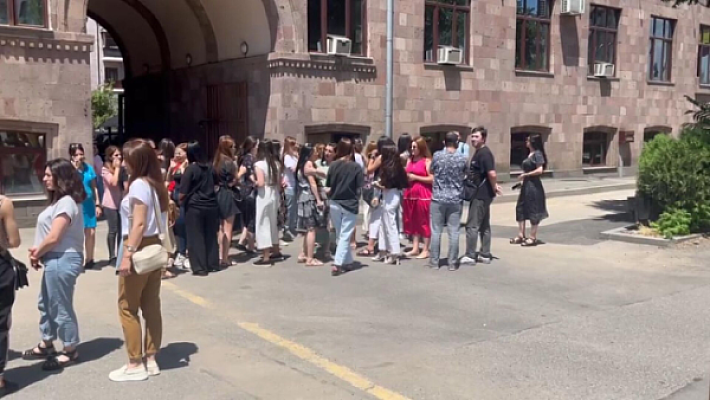 Փողոց են դուրս եկել դատարանի ցածր վարձրատրվող աշխատակիցները