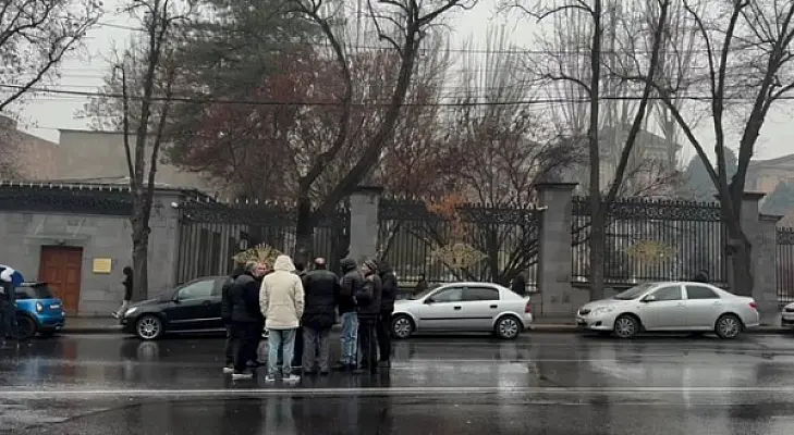 Մեզ չէին հարցրել․ պատերազմում անհետ կորածների հարազատները փողոց էին փակել