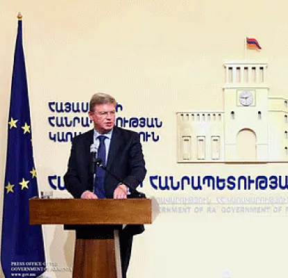 Շտեֆան Ֆյուլեն Երևան կժամանի սեպտեմբերի 12-ին