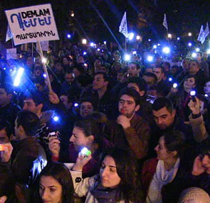 Protests Against Pension Reforms Continue with 'March of Lights' (VIDEO)