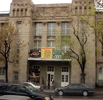 Школьники избили актеров ереванского театра