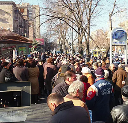Multiple Protests In Front of the Presidential Palace (VIDEO)