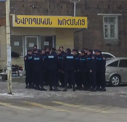 Զուսպ և լարված Գյումրին. «Ռուսի հանդեպ էլ նույնը չենք լինելու»