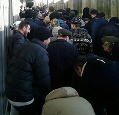Падение рубля спровоцировало очереди на границе Азербайджана и РФ