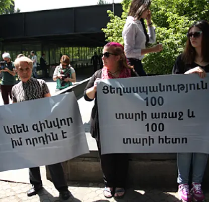 “Army Is a Meat Grinder”: Citizens Show Solidarity with Parents Protesting Non-Combat Army Deaths (PHOTO, VIDEO)