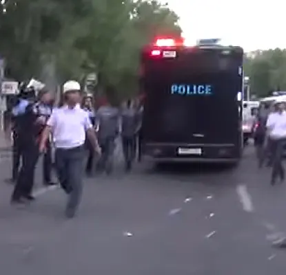 Мужчина, избитый в Ереване полицейскими, потерял память