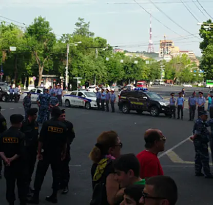 Акция в Ереване ждет заявления об отмене подорожания электричества