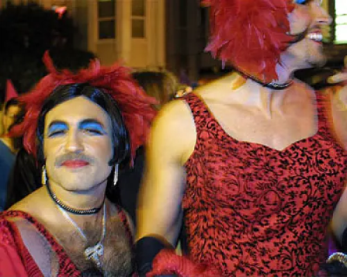 Կարմիր հագուստը տղամարդկանց սիրախաղի է դրդում