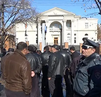 Armenia's Yazidis Protest Police Inaction Near Presidential Palace