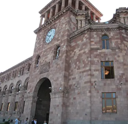 Նախարարների «լյուբիմչիկների» մեքենաները բյուջեի վրա մեծ բեռ են․ «Հրապարակ»
