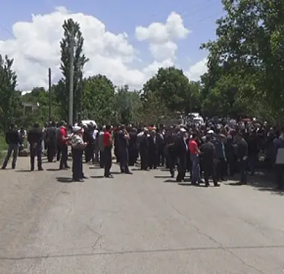 Garni Residents Threaten to Leave Yerevan Without Drinking Water (Video)