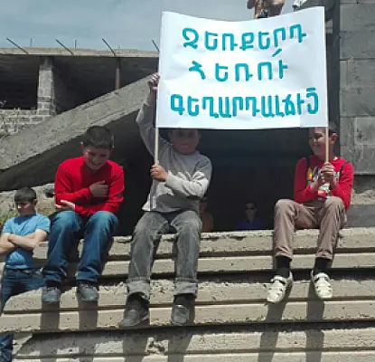 Villagers Agree to Unblock Road After Government Officials Promise to Discuss Issue