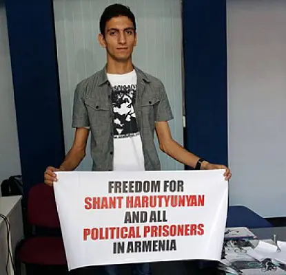 Police Apprehend Oppositionist's Son to 'Keep Him From Informing Pope About Political Prisoners' 