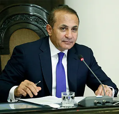 Հովիկ Աբրահամյանը հայտարարեց հրաժարականի մասին՝ «շանս տալով» նոր կառավարությանը