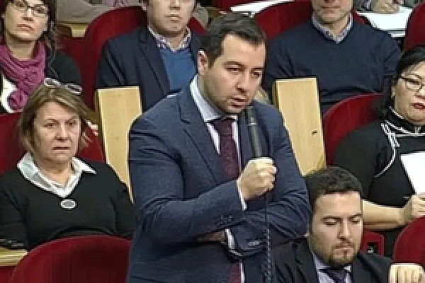 Азербайджанского журналиста уволили после вопроса Лаврову