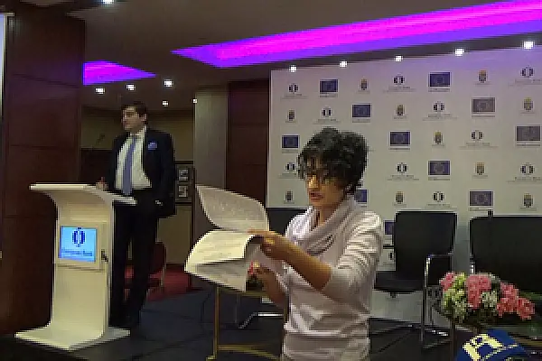 Ամուլսարի հանքի ծրագիրը հովանավորողներին պահպանակներ նվիրեցին