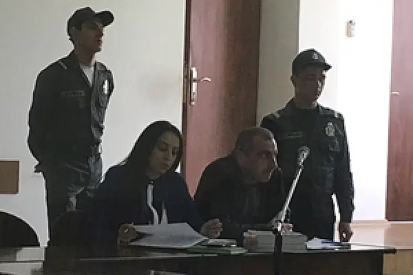 Երեք հոգու կացնահարած մեղադրյալը հղի կնոջը ծեծի էր ենթարկում․ դատ