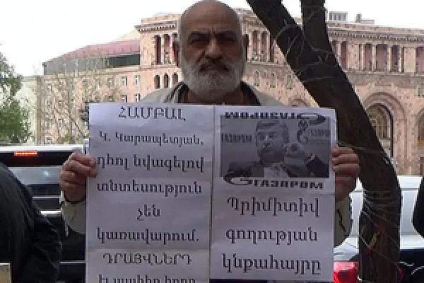 Կարեն Կարապետյան՝ պրիմիտիվ գողության կնքահայր․ ոստիկանները «պաշտպանեցին» վարչապետին