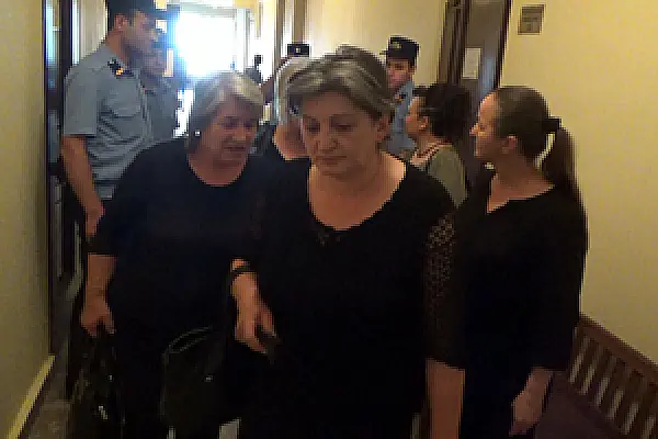 Սևազգեստ մայրերին փողոցով քարշ տալը դատապարտելի չէ, վճռեց դատարանը