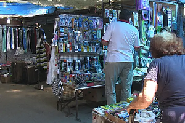 Traders in Yerevan Open-Air Market Forced to Relocate