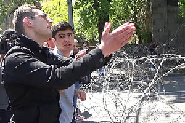 Участники эскалации в Карабахе хотят посмотреть в глаза полицейским