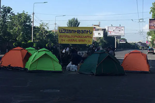 «Սասնա ծռերի» աջակիցները երկկողմանի փակ են պահում Արշակունյաց պողոտան