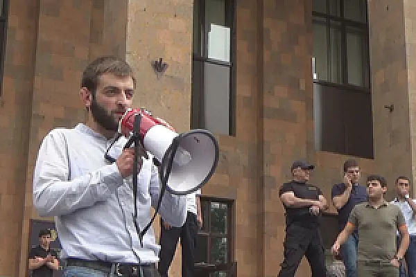 Revolution Must Reach University: Students Await Resignation of Yerevan State University Head