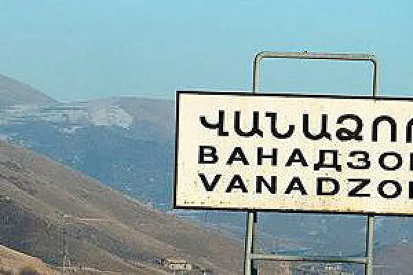 Քննիչն ու ոստիկանները ահաբեկում են կնոջը, սպառնում հոգեբուժարանով