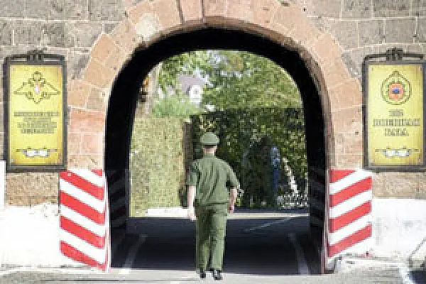 Российский военнослужащий еще не переведен в армянскую тюрьму