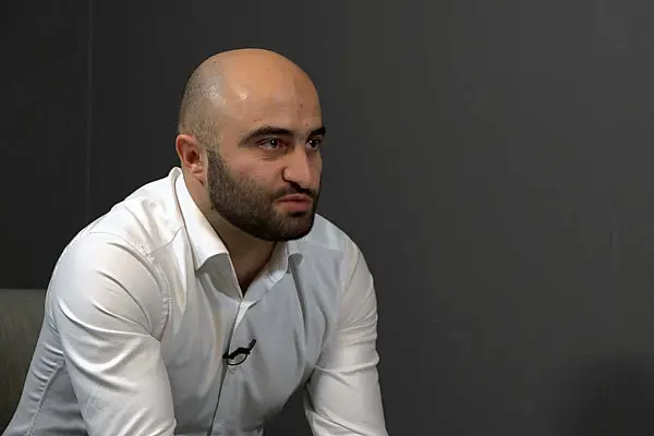Это системная коррупция, уважаемые депутаты, революционеры, высококвалифицированные специалисты и все-все