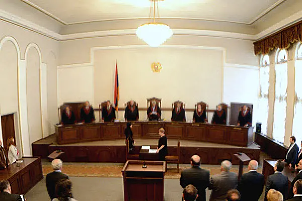 Վճարենք, որ չաշխատեն․ ՍԴ անդամների վաղ կեսաթոշակի օրինագիծն ընդունվեց