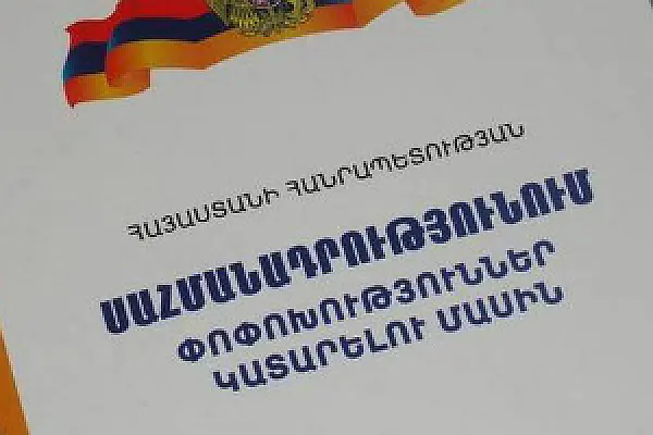 Political Responsibility for Changing the Constitution Handed Over to the People 