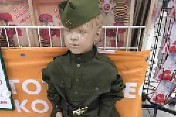 Надевая на ребенка военную форму, в кого вы его наряжаете?