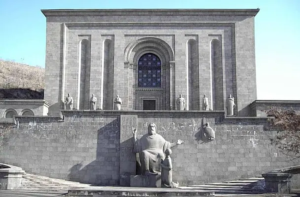 Մատենադարանի ապօրինի ղեկավարությունը շարունակում է իր տեղում մնալ