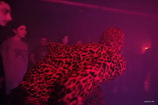 Velvet electronic