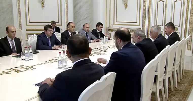 Փաշինյանն ընդունել է Ղարաբաղի կառավարությանը