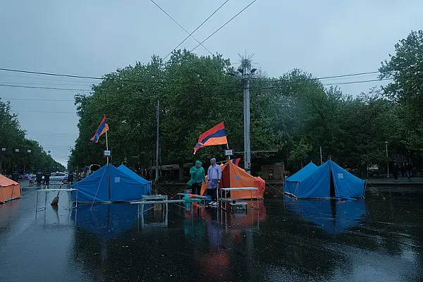 Как «Россия 24» рассказывает о протестах в Армении под кадры из европейских городов