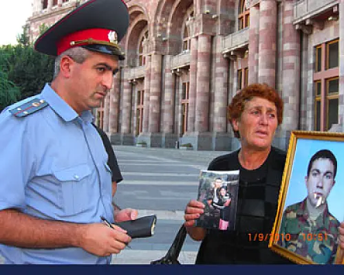 «Որդիներ չունենք բանակին տալու». Զոհվածների հարազատները պատրաստ են ամեն քայլի