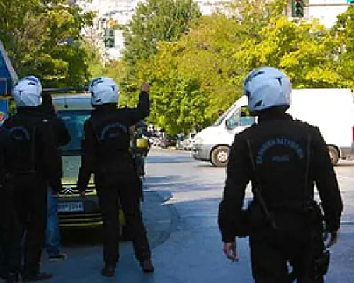 Աթենքում խորհրդարանի մոտ ռումբ է պայթել