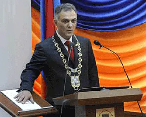 Գագիկ Բեգլարյանին կփոխարինի Տարոն Մարգարյանը (թարմացված)