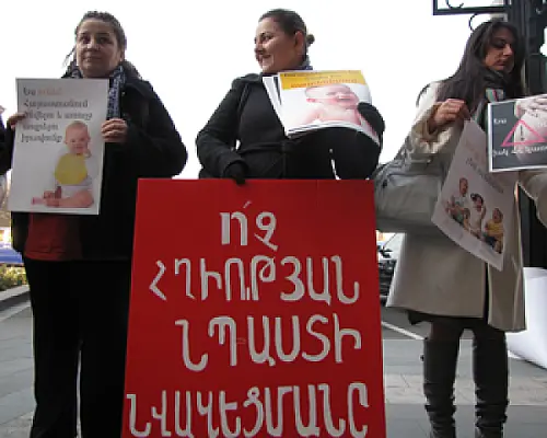 Ուրի՞շ երկրում ծննդաբերենք. կանանց բողոքի ակցիան կայացավ