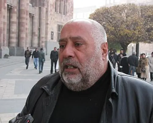 Զոհված զինծառայողի հայրը մեղադրում է ՀՀ գլխավոր դատախազին